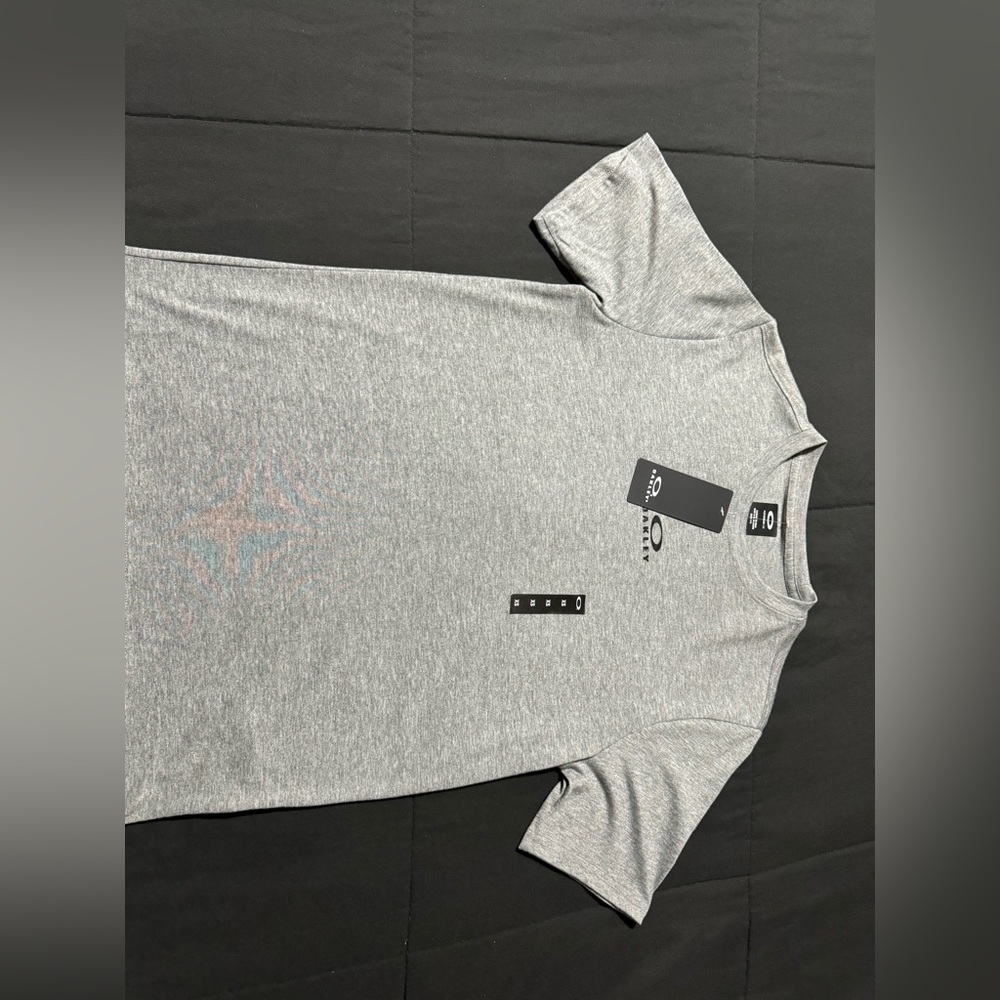 Oakley tshirt